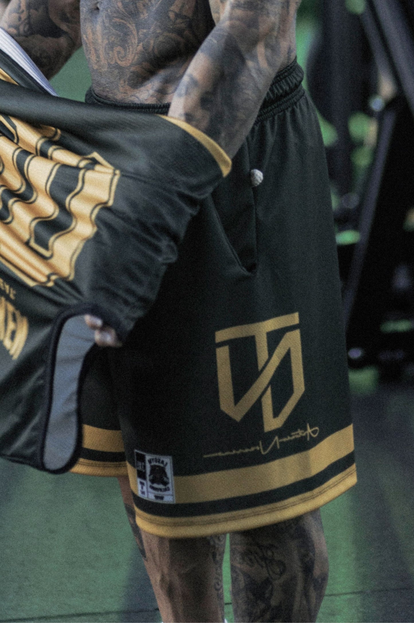 Shorts Tecnico Over UNBROKEN