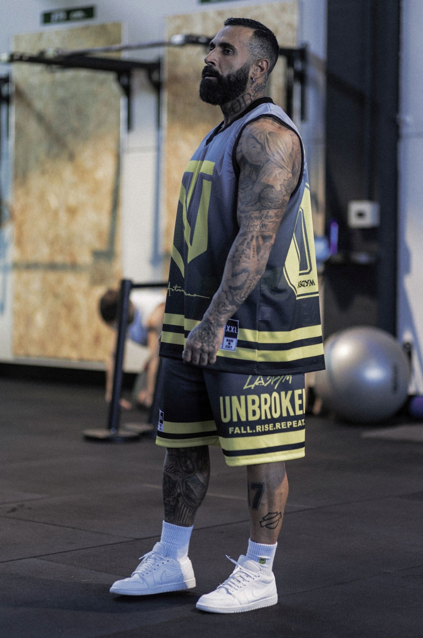 Shorts Tecnico Over UNBROKEN