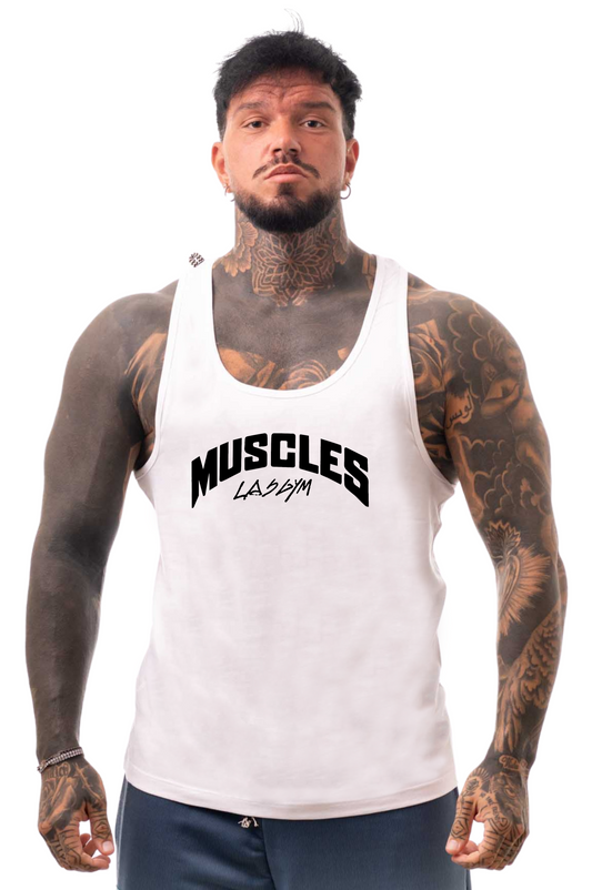 Camiseta sin mangas al atardecer